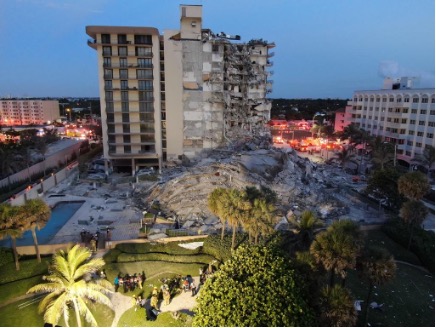 Champlain Towers apartment building, Miami, as it collapses